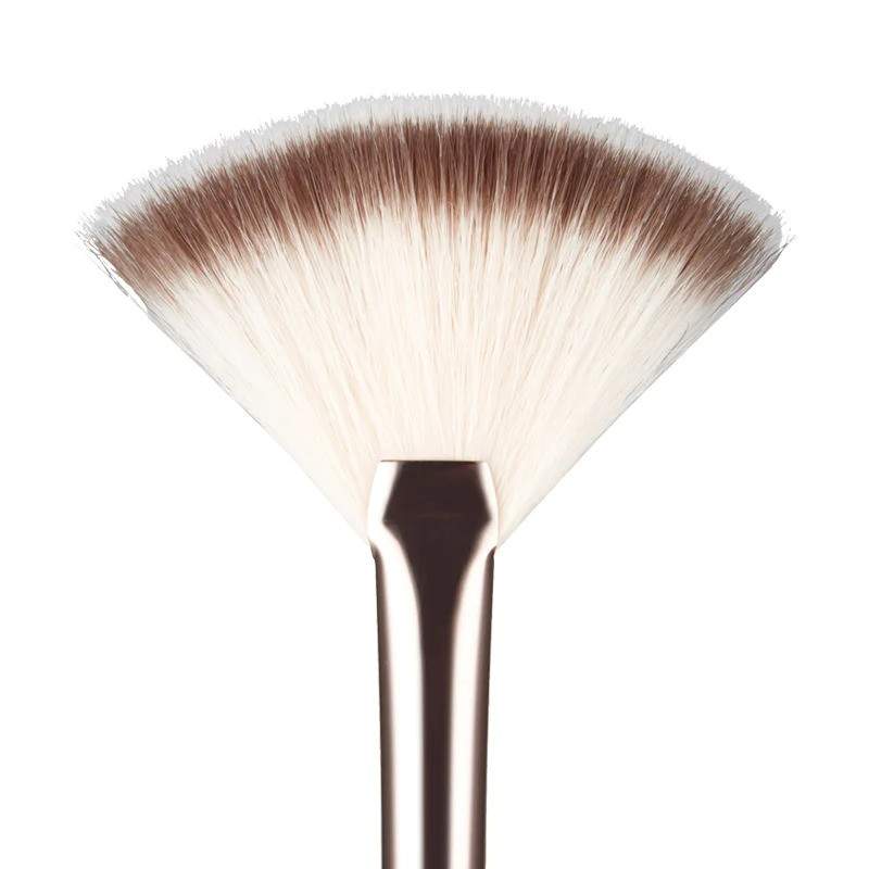 MUA HIGHLIGHTING FAN BRUSH